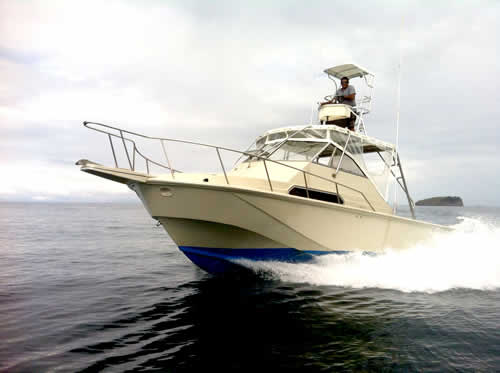 Fishing on the Captain Nayo fishing boat Papagayo