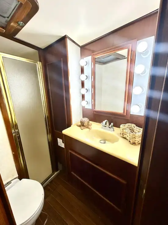 Post fishing yacht Flamingo beach